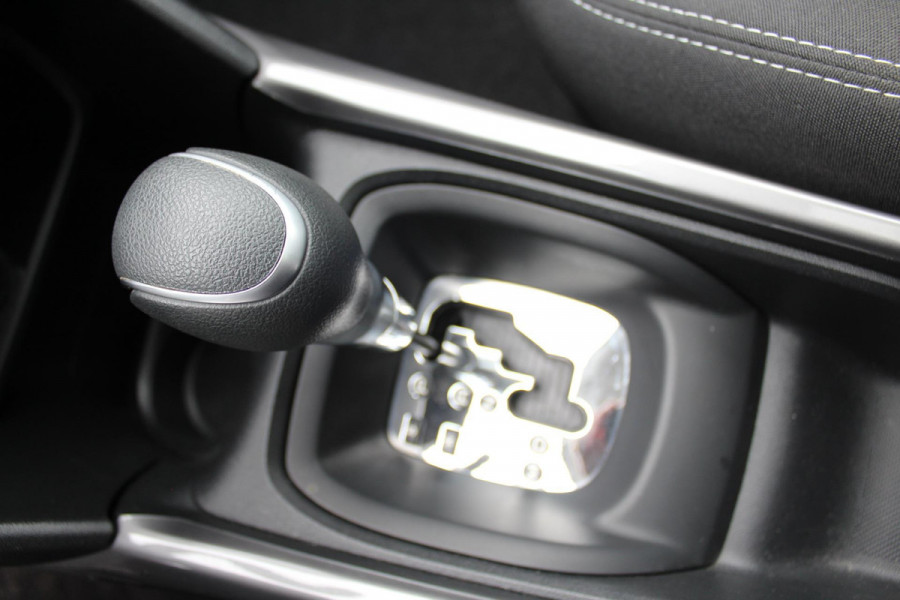 Peugeot 2008 1.2 PureTech Blue Lion AUTOMAAT PANORAMA MULTIMEDIA NAVI AIRCO CRUISE TREKHAAK ETC