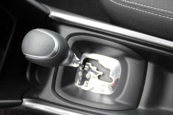 Peugeot 2008 1.2 PureTech Blue Lion AUTOMAAT PANORAMA MULTIMEDIA NAVI AIRCO CRUISE TREKHAAK ETC