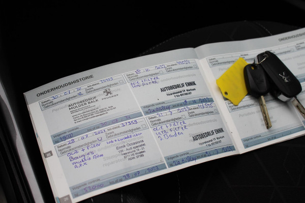 Peugeot 2008 1.2 PureTech Blue Lion AUTOMAAT PANORAMA MULTIMEDIA NAVI AIRCO CRUISE TREKHAAK ETC