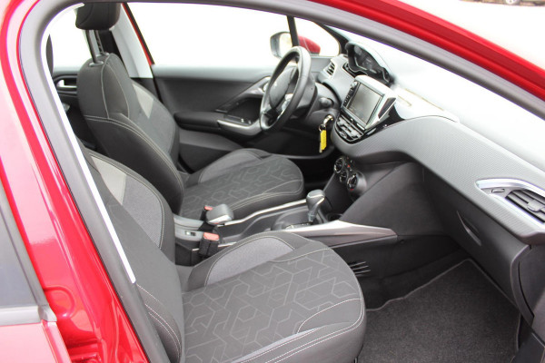 Peugeot 2008 1.2 PureTech Blue Lion AUTOMAAT PANORAMA MULTIMEDIA NAVI AIRCO CRUISE TREKHAAK ETC