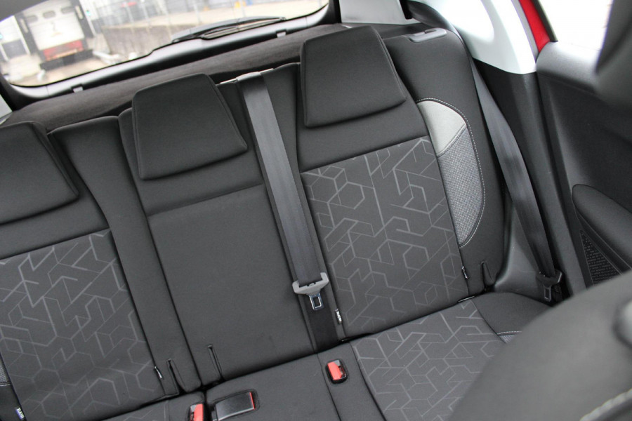 Peugeot 2008 1.2 PureTech Blue Lion AUTOMAAT PANORAMA MULTIMEDIA NAVI AIRCO CRUISE TREKHAAK ETC