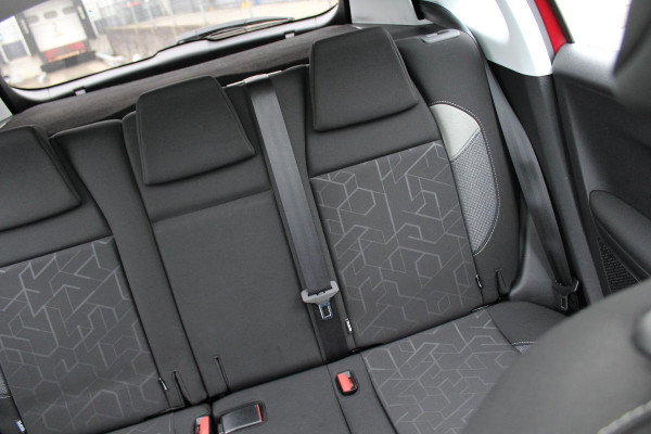 Peugeot 2008 1.2 PureTech Blue Lion AUTOMAAT PANORAMA MULTIMEDIA NAVI AIRCO CRUISE TREKHAAK ETC