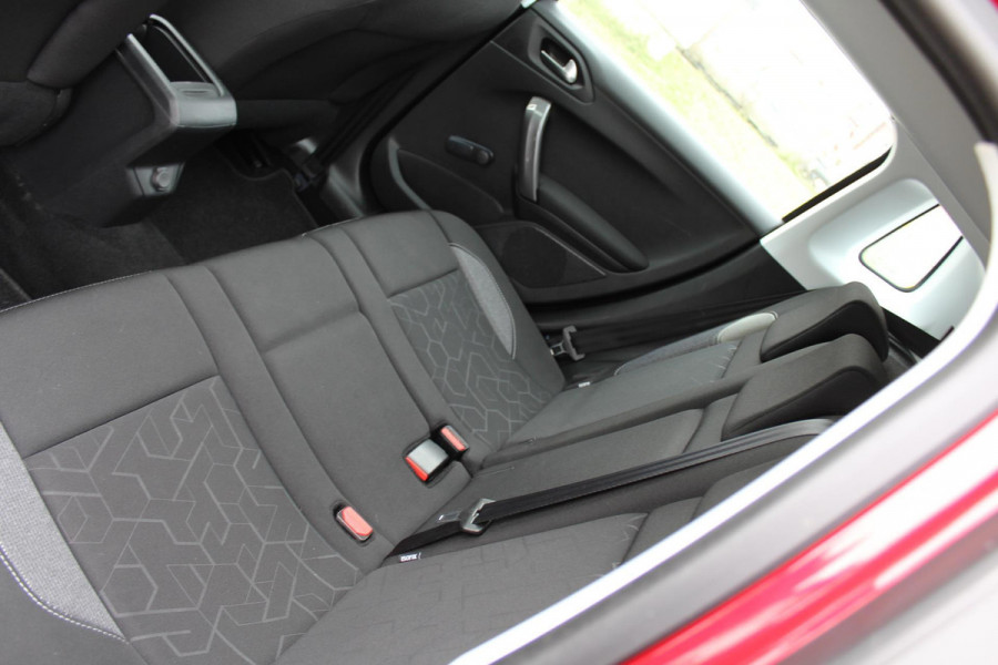 Peugeot 2008 1.2 PureTech Blue Lion AUTOMAAT PANORAMA MULTIMEDIA NAVI AIRCO CRUISE TREKHAAK ETC