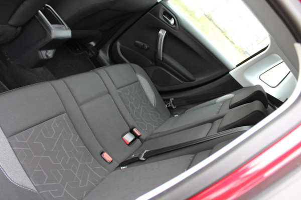 Peugeot 2008 1.2 PureTech Blue Lion AUTOMAAT PANORAMA MULTIMEDIA NAVI AIRCO CRUISE TREKHAAK ETC