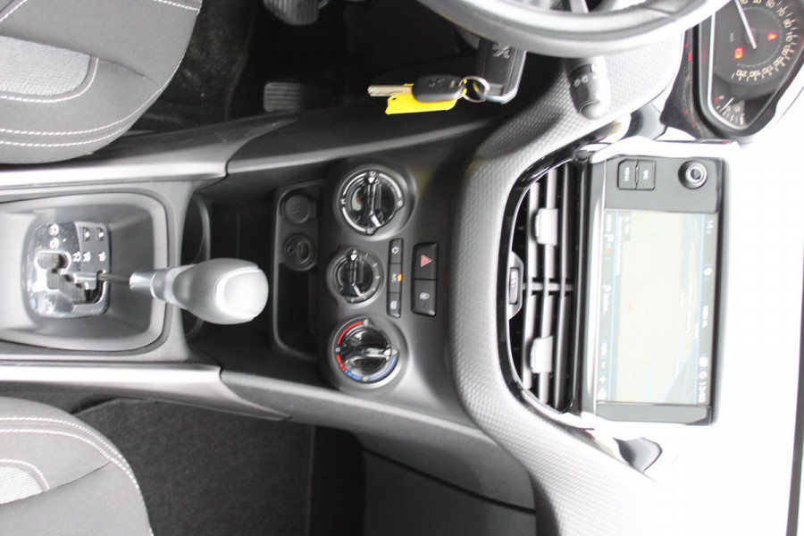 Peugeot 2008 1.2 PureTech Blue Lion AUTOMAAT PANORAMA MULTIMEDIA NAVI AIRCO CRUISE TREKHAAK ETC