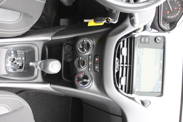 Peugeot 2008 1.2 PureTech Blue Lion AUTOMAAT PANORAMA MULTIMEDIA NAVI AIRCO CRUISE TREKHAAK ETC