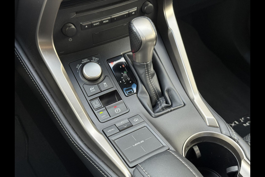 Lexus NX 300h AWD F Sport Line | Schuifdak, Trekhaak, Leer, Stoel + Stuurverwarming, Tripple LED, Adaptive cruise control, 1500KG Trekgew