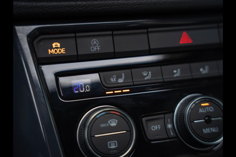 Volkswagen T-Roc 1.5 TSI Sport / Beats / Pano / Virtual / Stuur/stoel verwarming / CarPlay / Camera / LED / ACC / El. kofferbak