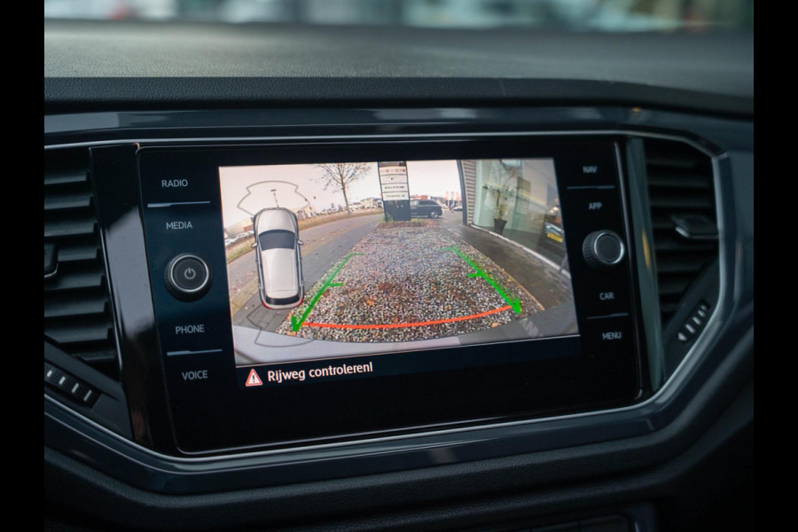 Volkswagen T-Roc 1.5 TSI Sport / Beats / Pano / Virtual / Stuur/stoel verwarming / CarPlay / Camera / LED / ACC / El. kofferbak