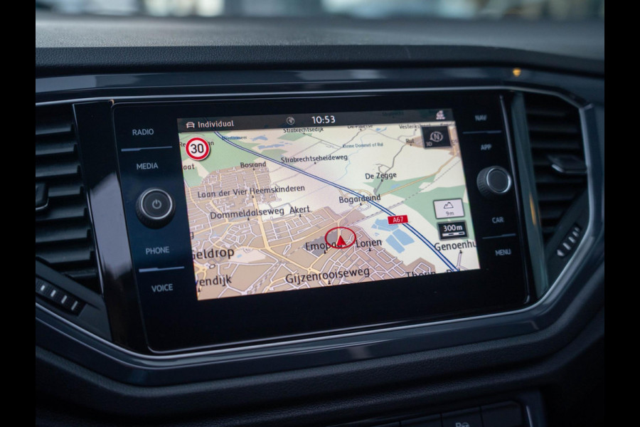 Volkswagen T-Roc 1.5 TSI Sport / Beats / Pano / Virtual / Stuur/stoel verwarming / CarPlay / Camera / LED / ACC / El. kofferbak