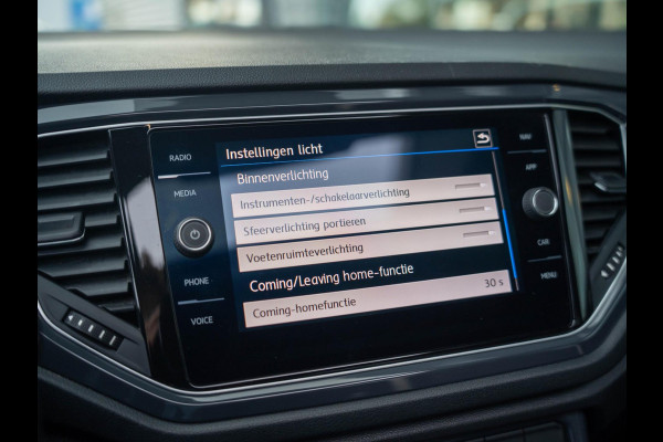 Volkswagen T-Roc 1.5 TSI Sport / Beats / Pano / Virtual / Stuur/stoel verwarming / CarPlay / Camera / LED / ACC / El. kofferbak