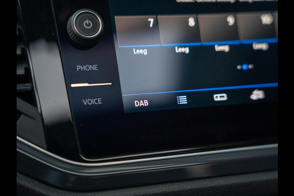 Volkswagen T-Roc 1.5 TSI Sport / Beats / Pano / Virtual / Stuur/stoel verwarming / CarPlay / Camera / LED / ACC / El. kofferbak