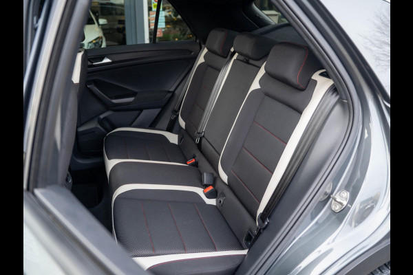 Volkswagen T-Roc 1.5 TSI Sport / Beats / Pano / Virtual / Stuur/stoel verwarming / CarPlay / Camera / LED / ACC / El. kofferbak