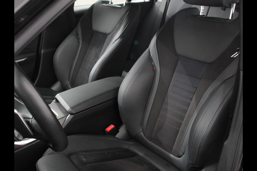 BMW 3 Serie Touring 330e Touring M Sport PHEV | DEMO ! | Navigatie Climate Control Lichtmetalen velgen LED Virtual Cockpit Parkeersensoren Voor en Achter Achteruitrijcamera Apple carplay/ Andriod auto Stoelverwarming Stuur verwarming Elektrische achterklep Prijs Incl. BOVAG Garantie