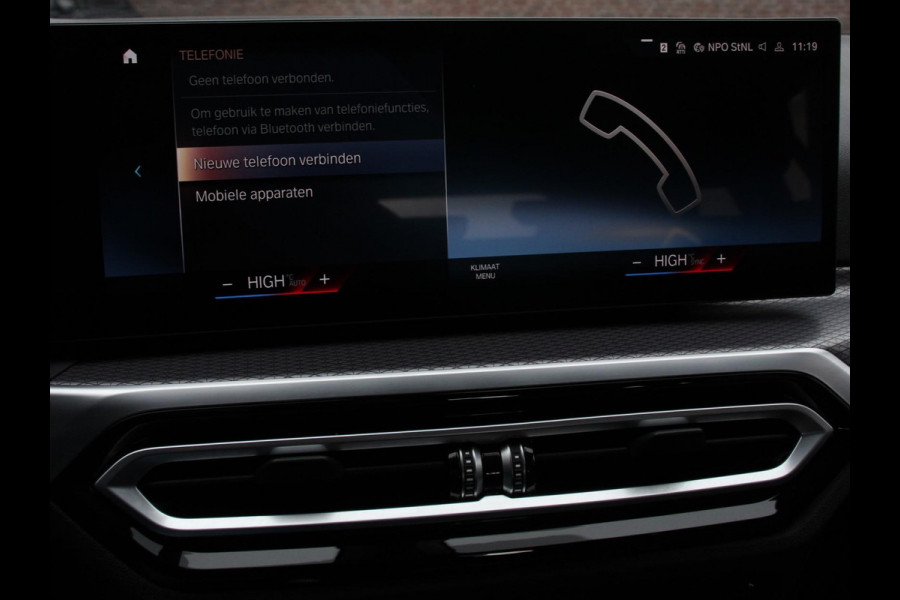 BMW 3 Serie Touring 330e Touring M Sport PHEV | DEMO ! | Navigatie Climate Control Lichtmetalen velgen LED Virtual Cockpit Parkeersensoren Voor en Achter Achteruitrijcamera Apple carplay/ Andriod auto Stoelverwarming Stuur verwarming Elektrische achterklep Prijs Incl. BOVAG Garantie