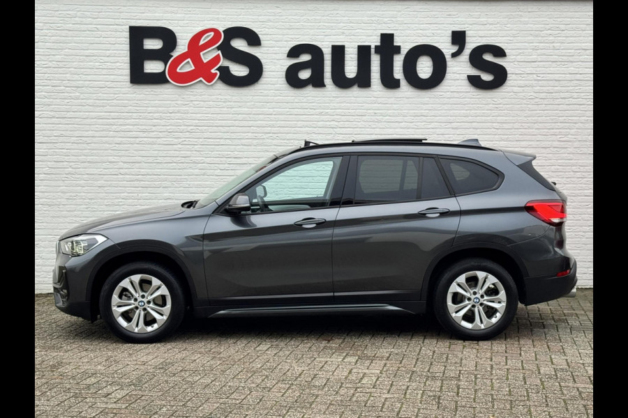 BMW X1 SDrive18i High Executive Cruise Climate control Leer+memory Sfeerverlichting Navigatie Full LED Parkeersensoren