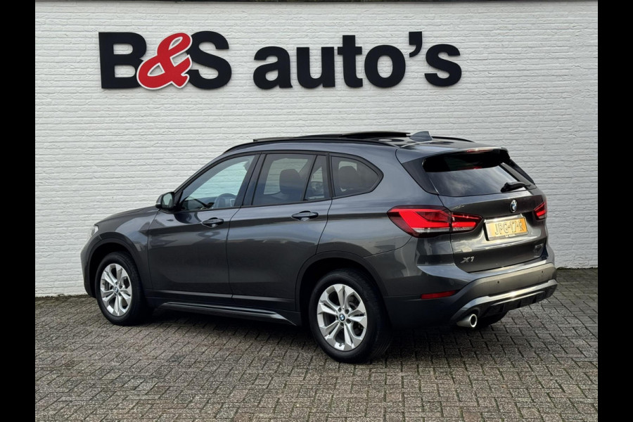 BMW X1 SDrive18i High Executive Cruise Climate control Leer+memory Sfeerverlichting Navigatie Full LED Parkeersensoren