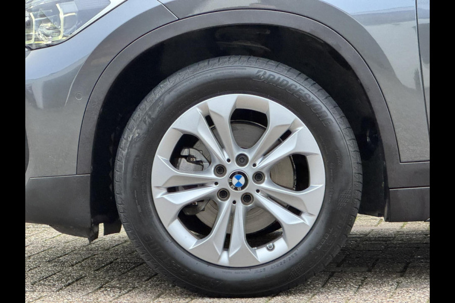 BMW X1 SDrive18i High Executive Cruise Climate control Leer+memory Sfeerverlichting Navigatie Full LED Parkeersensoren