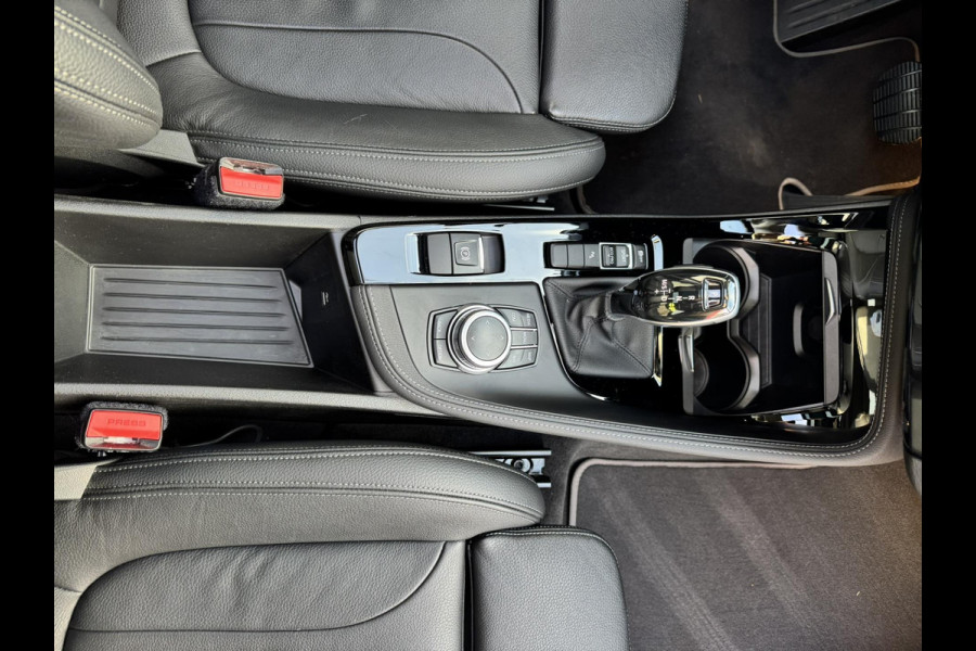 BMW X1 SDrive18i High Executive Cruise Climate control Leer+memory Sfeerverlichting Navigatie Full LED Parkeersensoren