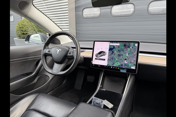 Tesla Model 3 Long Range AWD 75 kWh | Autopilot | Panoramadak | Camera | Lederen Bekleding | 19 Inch Lichtmetalen Velgen |