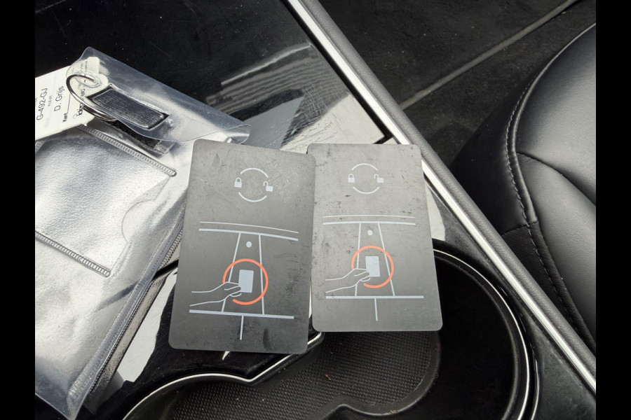 Tesla Model 3 Long Range AWD 75 kWh | Autopilot | Panoramadak | Camera | Lederen Bekleding | 19 Inch Lichtmetalen Velgen |