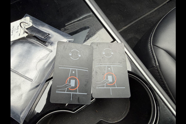 Tesla Model 3 Long Range AWD 75 kWh | Autopilot | Panoramadak | Camera | Lederen Bekleding | 19 Inch Lichtmetalen Velgen |
