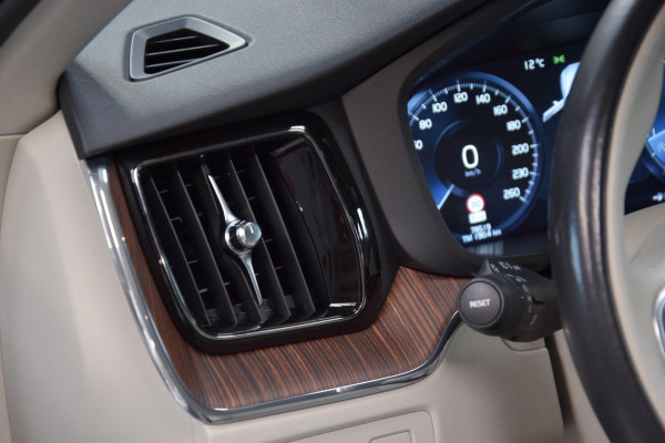 Volvo XC60 2.0 T5 AWD Inscription Panoramadak|B&O|ACC|1e Eig.|Lane-Assist|Org.NL|Dealer Onderhouden
