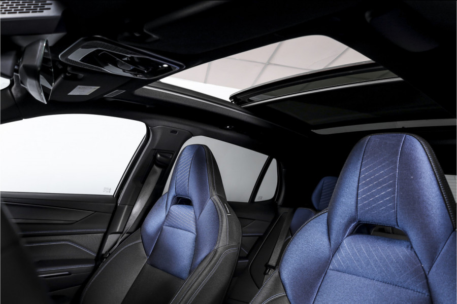 Lynk & Co 01 1.5 PHEV 261PK MY23 | Black pakket |  Donkere hemel | 360 Camera | 7.4 kWh Boordlader | S/K-panodak | Adapt. Cruise | Memory | Elek. klep | LM 20" | 8551