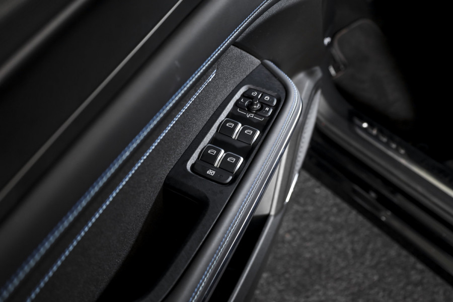 Lynk & Co 01 1.5 PHEV 261PK MY23 | Black pakket |  Donkere hemel | 360 Camera | 7.4 kWh Boordlader | S/K-panodak | Adapt. Cruise | Memory | Elek. klep | LM 20" | 8551