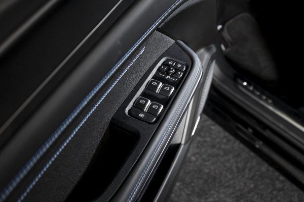 Lynk & Co 01 1.5 PHEV 261PK MY23 | Black pakket |  Donkere hemel | 360 Camera | 7.4 kWh Boordlader | S/K-panodak | Adapt. Cruise | Memory | Elek. klep | LM 20" | 8551