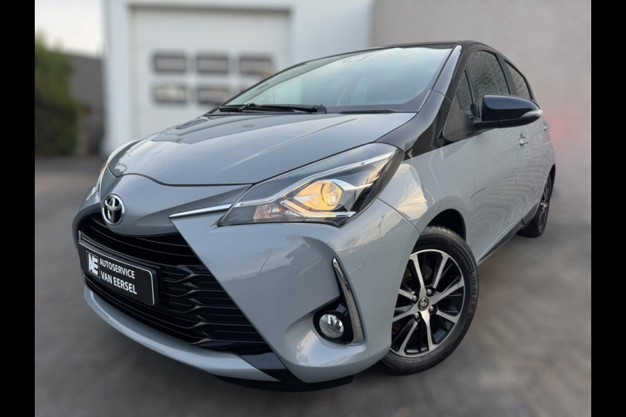 Toyota Yaris 1.5 VVT-i Dynamic CARPLAY / TREKHAAK / TWO-TONE / CAMERA / STOELVERWARMING / BOTSWARNING / METALLIC LAK / CRUISE