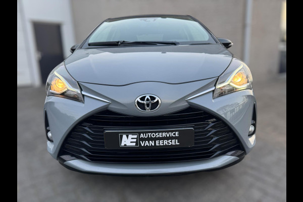 Toyota Yaris 1.5 VVT-i Dynamic CARPLAY / TREKHAAK / TWO-TONE / CAMERA / STOELVERWARMING / BOTSWARNING / METALLIC LAK / CRUISE