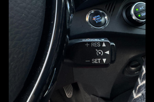 Toyota Yaris 1.5 VVT-i Dynamic CARPLAY / TREKHAAK / TWO-TONE / CAMERA / STOELVERWARMING / BOTSWARNING / METALLIC LAK / CRUISE