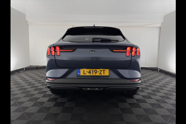 Ford Mustang Mach-E RWD 75 kWh [3-Fase ] {SOH-90%} (INCL-BTW) Aut.*LUXURY-LEATHER | FULL-LED | DAB | DIGI-COCKPIT | KEYLESS | NAVI-FULLMAP | CARPLAY | HEATED-COMFORTSEATS | CAMERA | ADAPTIVE-CRUISE | 18'' ALU*