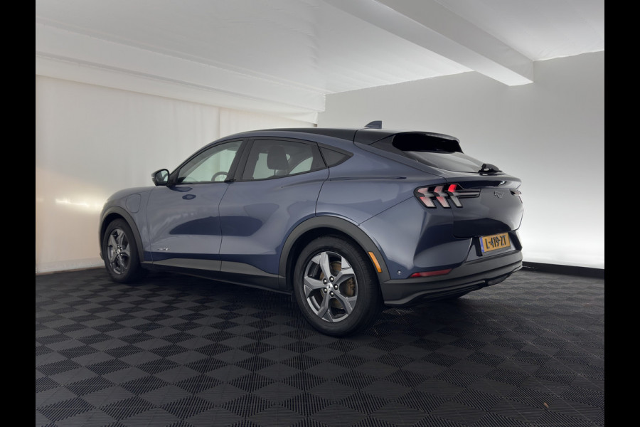 Ford Mustang Mach-E RWD 75 kWh [3-Fase ] {SOH-90%} (INCL-BTW) Aut.*LUXURY-LEATHER | FULL-LED | DAB | DIGI-COCKPIT | KEYLESS | NAVI-FULLMAP | CARPLAY | HEATED-COMFORTSEATS | CAMERA | ADAPTIVE-CRUISE | 18'' ALU*