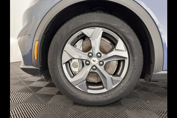 Ford Mustang Mach-E RWD 75 kWh [3-Fase ] {SOH-90%} (INCL-BTW) Aut.*LUXURY-LEATHER | FULL-LED | DAB | DIGI-COCKPIT | KEYLESS | NAVI-FULLMAP | CARPLAY | HEATED-COMFORTSEATS | CAMERA | ADAPTIVE-CRUISE | 18'' ALU*