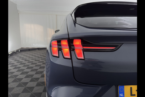Ford Mustang Mach-E RWD 75 kWh [3-Fase ] {SOH-90%} (INCL-BTW) Aut.*LUXURY-LEATHER | FULL-LED | DAB | DIGI-COCKPIT | KEYLESS | NAVI-FULLMAP | CARPLAY | HEATED-COMFORTSEATS | CAMERA | ADAPTIVE-CRUISE | 18'' ALU*