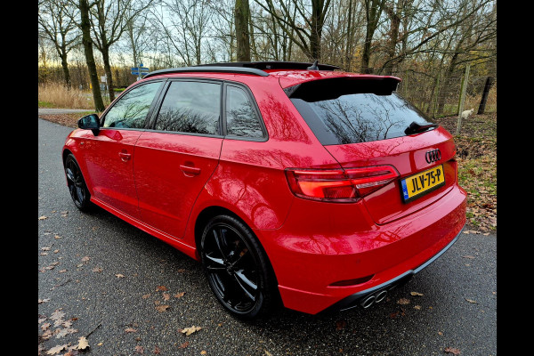 Audi A3 Sportback 35 TFSI S Line black line . Panoramadak . Matrix . 54000 km