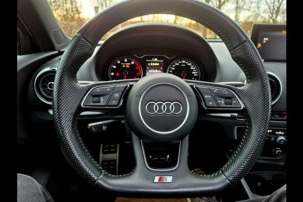 Audi A3 Sportback 35 TFSI S Line black line . Panoramadak . Matrix . 54000 km