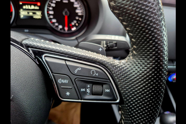 Audi A3 Sportback 35 TFSI S Line black line . Panoramadak . Matrix . 54000 km