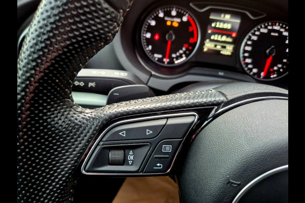 Audi A3 Sportback 35 TFSI S Line black line . Panoramadak . Matrix . 54000 km