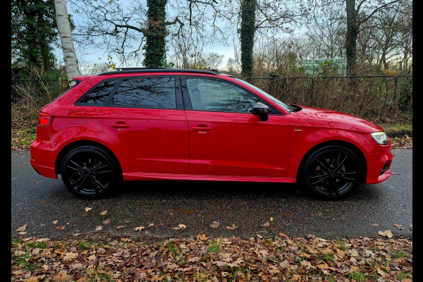 Audi A3 Sportback 35 TFSI S Line black line . Panoramadak . Matrix . 54000 km
