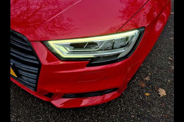 Audi A3 Sportback 35 TFSI S Line black line . Panoramadak . Matrix . 54000 km