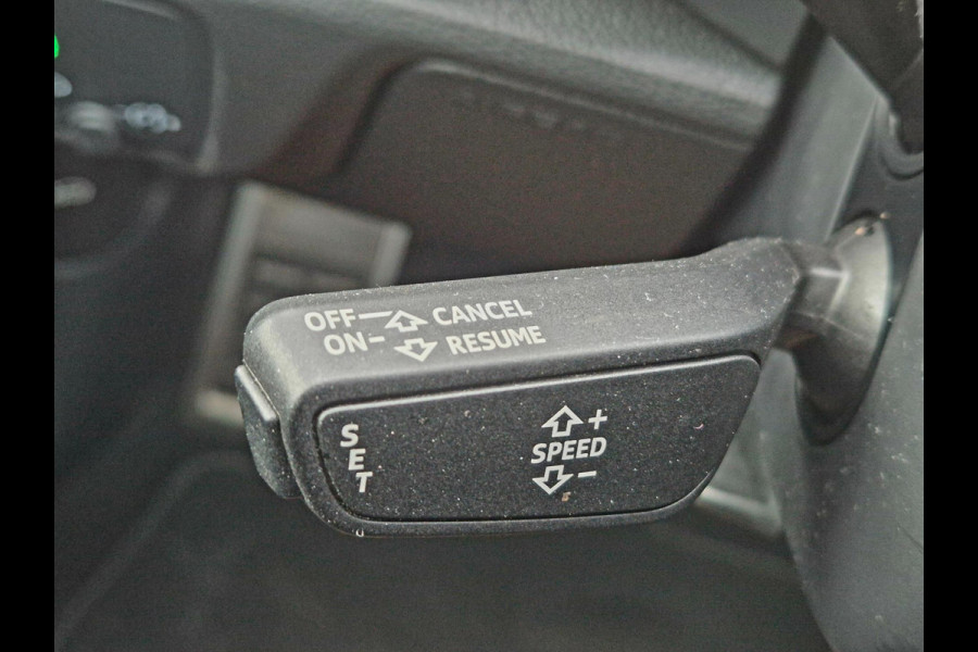 Audi A3 Sportback 35 TFSI S Line black line . Panoramadak . Matrix . 54000 km