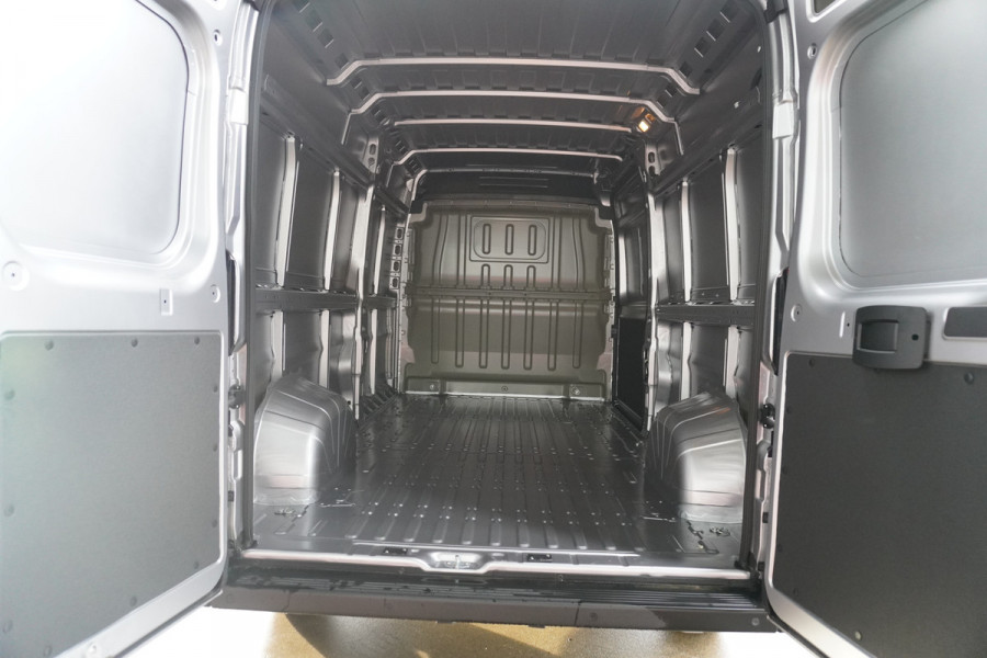 Peugeot Boxer 2.2 BlueHDi 180PK S&S L3H2 3.5t Zwaar Automaat nr. V039 | Airco | Cruise | Navi | Camera