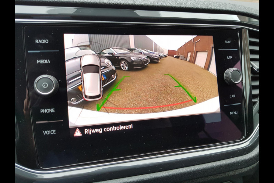 Volkswagen T-Roc 1.5 TSI Sport R-Line | Navigatie | Virtual Cockpit | Climate Control | DAB | Electrische Achterklep | 18"LMV | Stoelverwarming