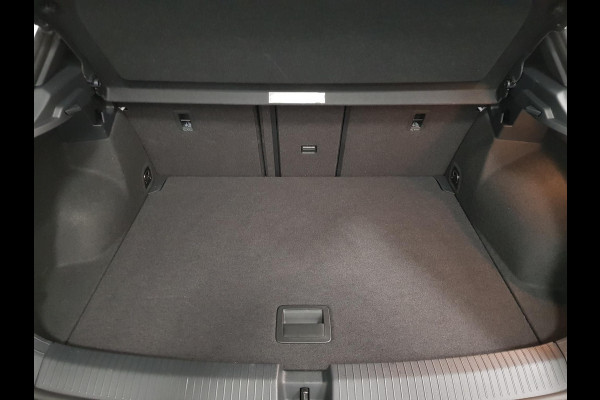 Volkswagen T-Roc 1.5 TSI Sport R-Line | Navigatie | Virtual Cockpit | Climate Control | DAB | Electrische Achterklep | 18"LMV | Stoelverwarming