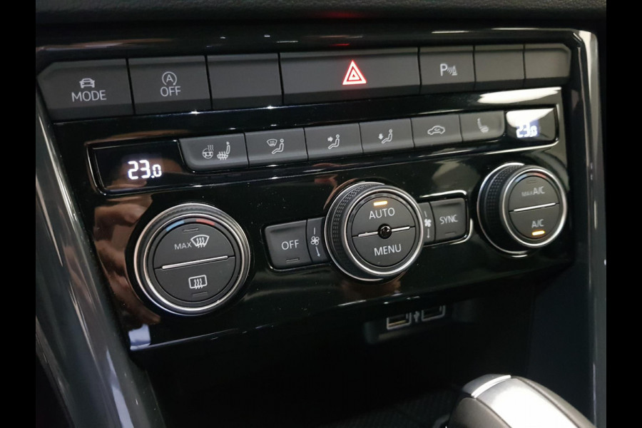 Volkswagen T-Roc 1.5 TSI Sport R-Line | Navigatie | Virtual Cockpit | Climate Control | DAB | Electrische Achterklep | 18"LMV | Stoelverwarming