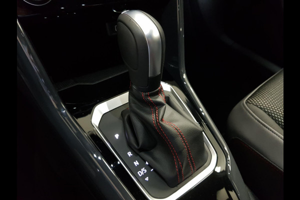 Volkswagen T-Roc 1.5 TSI Sport R-Line | Navigatie | Virtual Cockpit | Climate Control | DAB | Electrische Achterklep | 18"LMV | Stoelverwarming