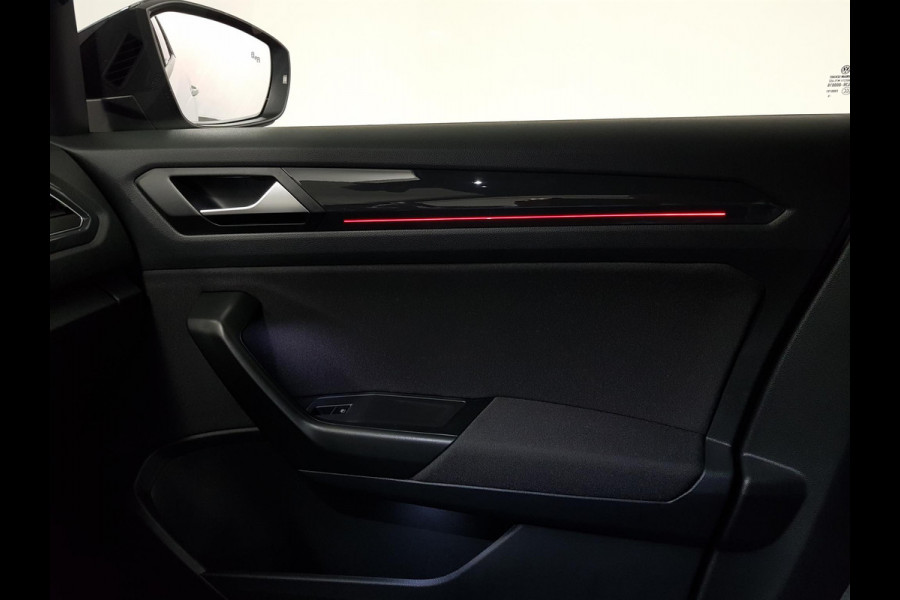Volkswagen T-Roc 1.5 TSI Sport R-Line | Navigatie | Virtual Cockpit | Climate Control | DAB | Electrische Achterklep | 18"LMV | Stoelverwarming